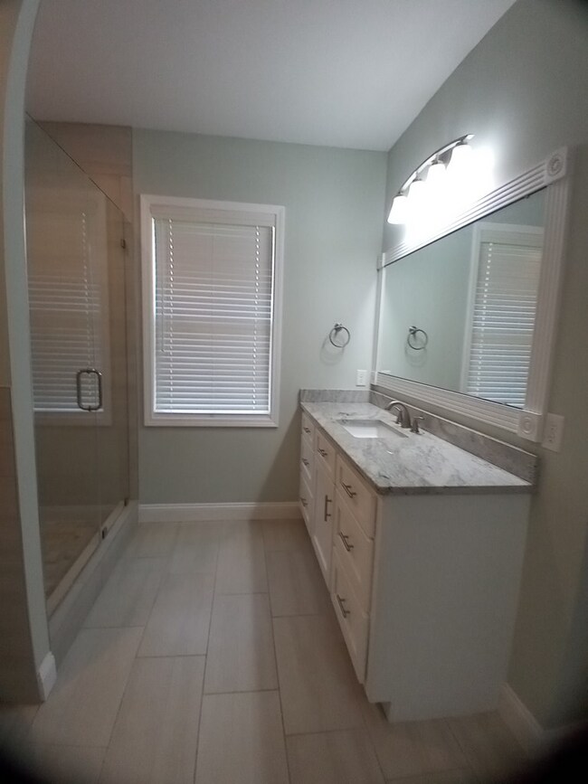 Building Photo - 370 Veranda Dr