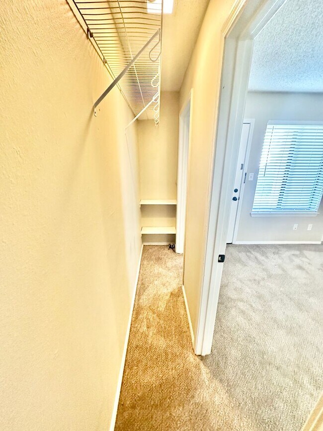 Building Photo - Nice 1 bedroom condo for rent in Miramar Beach w/ a community pool!