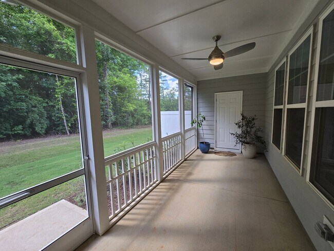 Building Photo - 5 Bedrooms! Stunning 5BR/4BA North Ridge P...