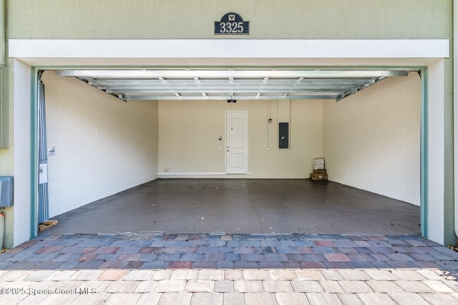 Building Photo - 3325 Sedge Dr