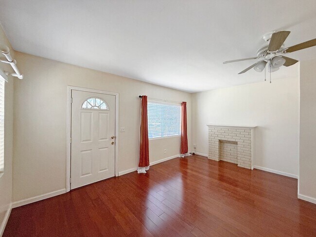 Building Photo - Spacious 2B/1BA Upgraded House w/ W/D, Lar...