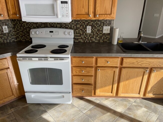 Building Photo - 5407 Rhyolite Way