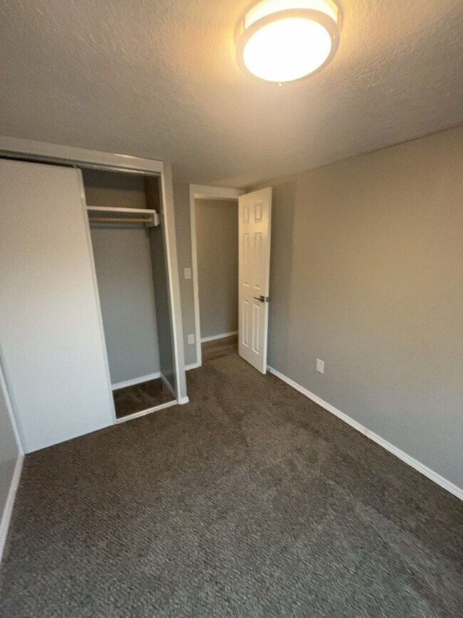 Building Photo - 4916 Moore Cir