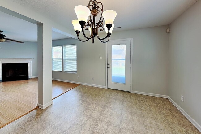 Building Photo - 7030 Maple Park Ln