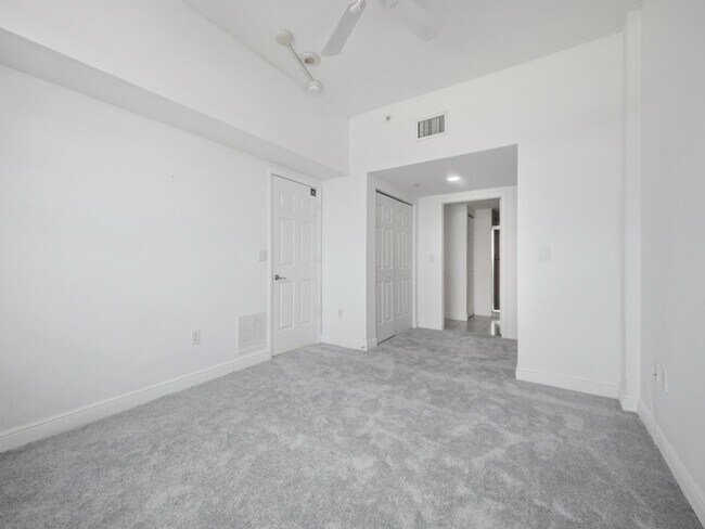 Building Photo - 610 Clematis St