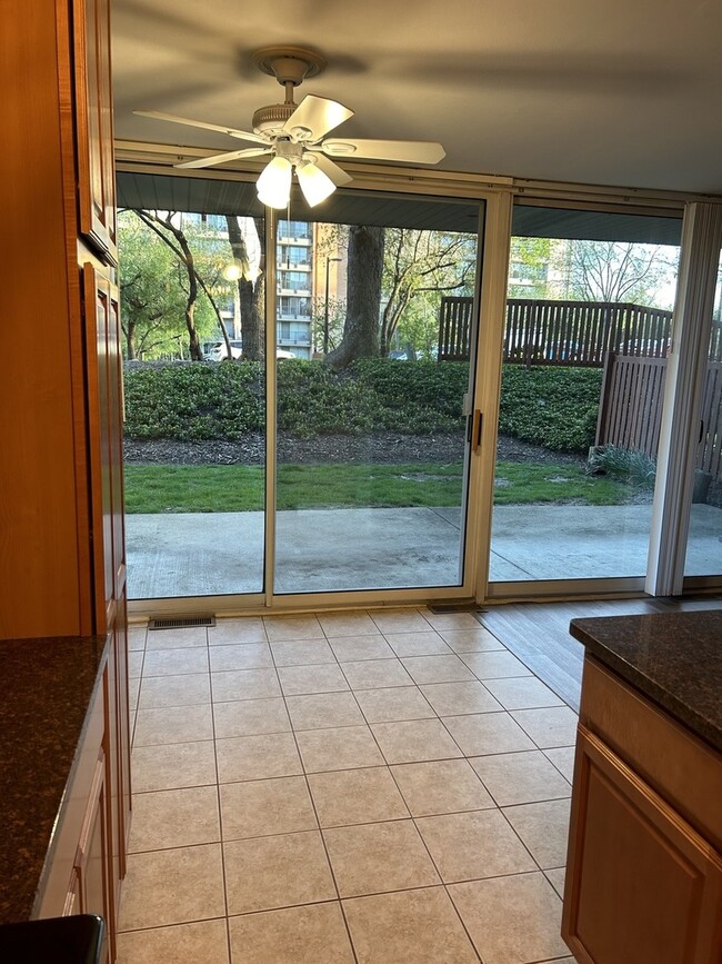 Building Photo - 6000 Oakwood Dr