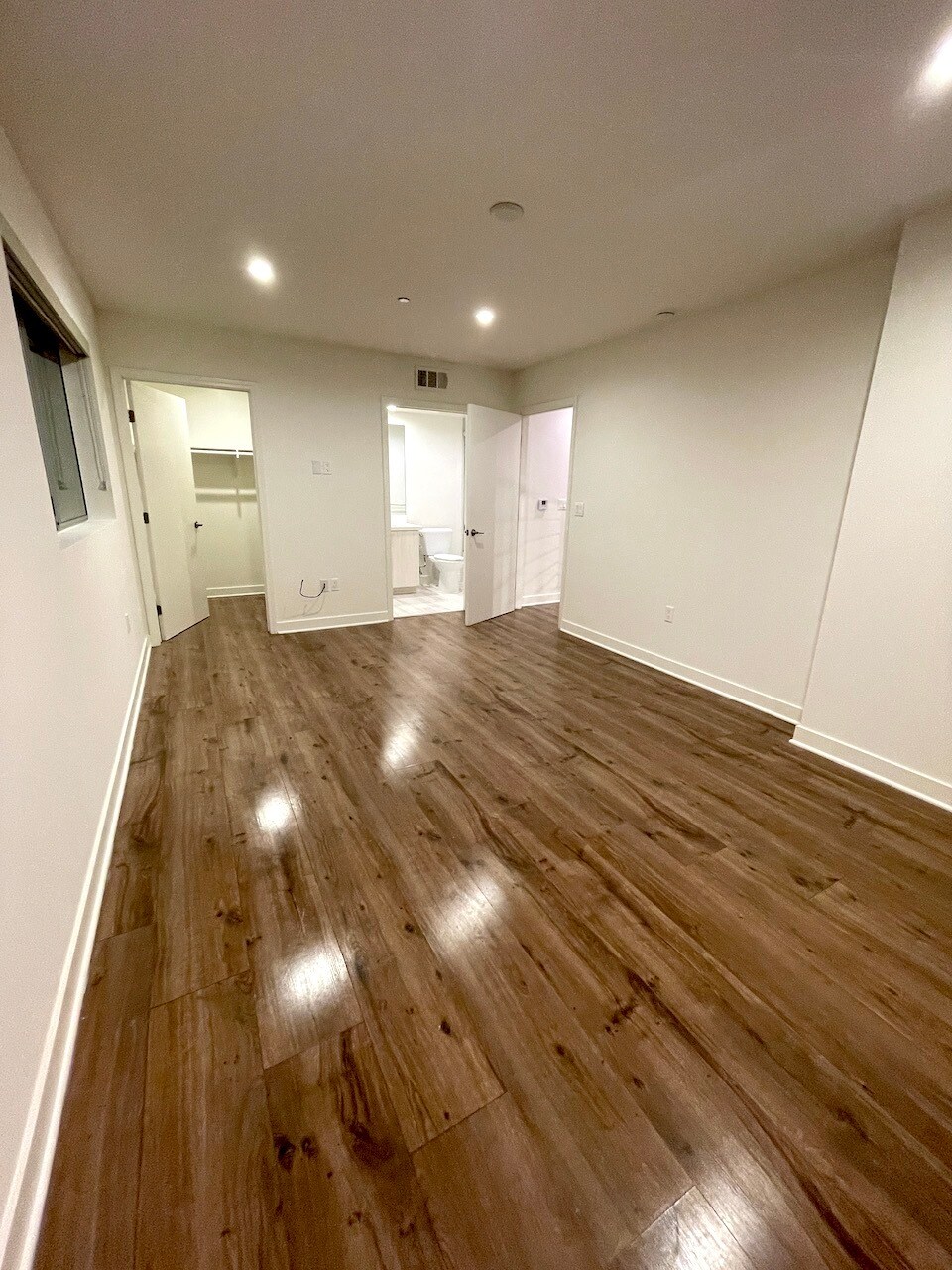 Building Photo - 6143 Fountain Ave