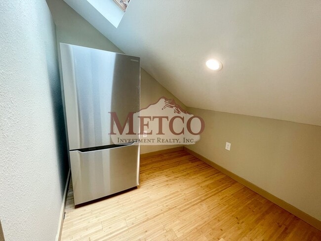 Building Photo - 24401