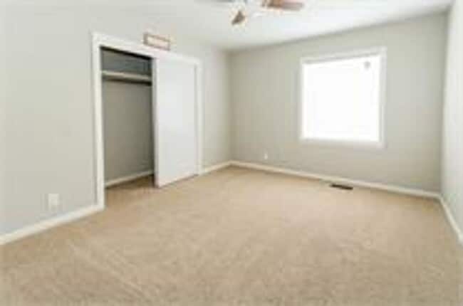 Building Photo - Spacious 3 Bedroom SFH