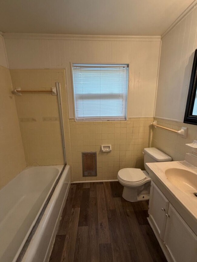 Building Photo - 107 Jackson St NW