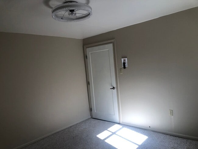 Building Photo - Custom Pioche Home