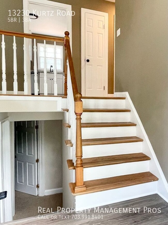 Building Photo - FIVE BEDROOM THREE FULL BATH!  UPDATES GAL...