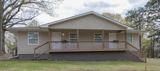 Building Photo - 613 W 4th Ave