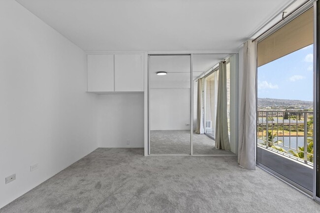 Building Photo - Waikiki 1BR/1BA with Ala Wai Canal & Mountain Views — Wraparound Lanai, Utilities Included
