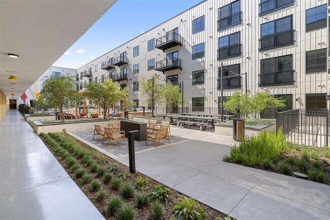 Building Photo - 4315 S Congress Ave