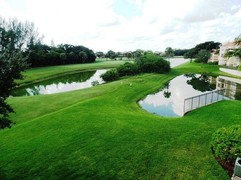 Building Photo - 3350 Pinewalk Dr N