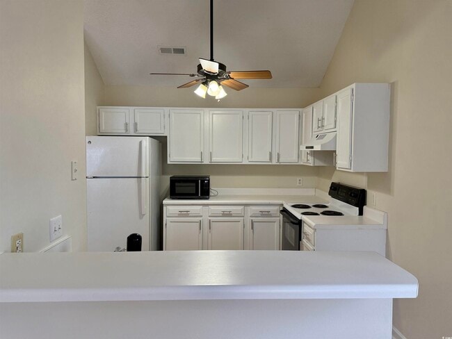 Building Photo - 911 Charles St