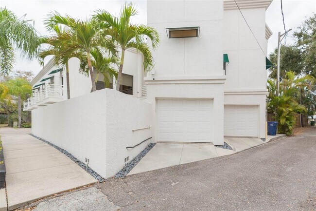 Building Photo - 2020 W Dekle Ave