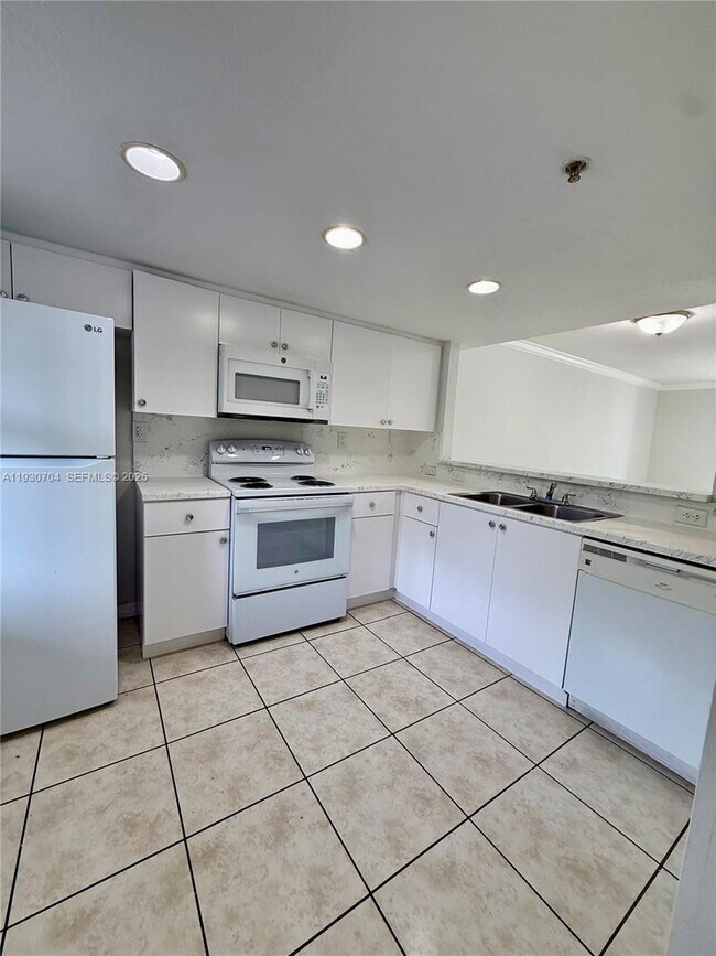 Building Photo - 8851 NW 112th Ave