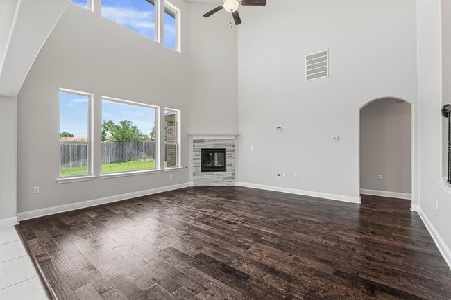 Building Photo - 505 Fair Oaks Dr