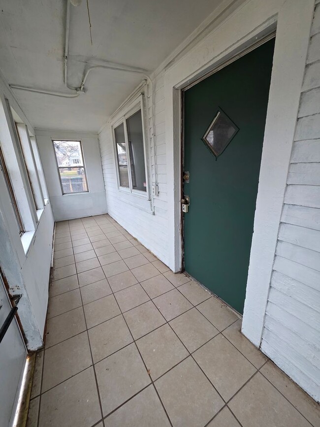 Building Photo - Charming 1 Bedroom Home – Fresh Updates! | $700/Month