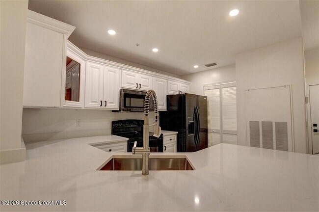 Building Photo - 7667 N Wickham Rd