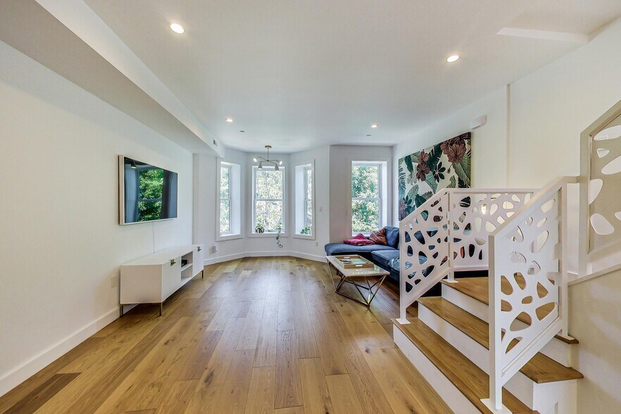 Building Photo - 25 U St NE