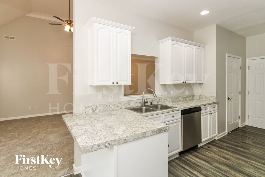 Building Photo - 640 Old Cahaba Dr