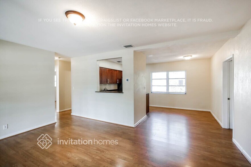 Building Photo - 1501 SW 25th Ave