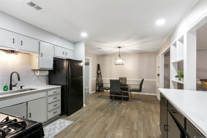 Building Photo - 1151 Wylie Dr