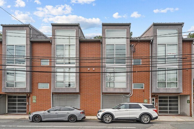 Building Photo - 8917 River Rd