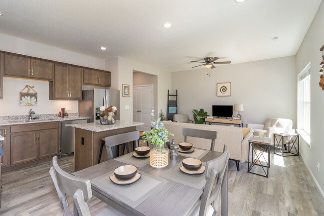 Building Photo - 2301 Point Pl