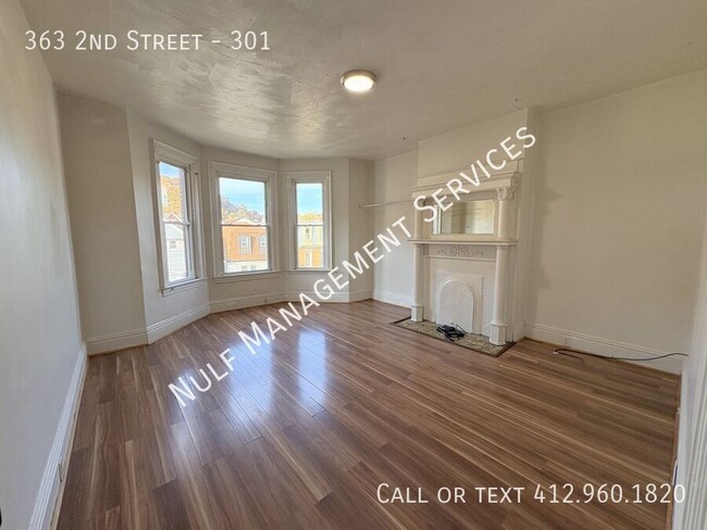 Building Photo - Eligible for Section 8: 3 Bed, 1 Bath Apar...