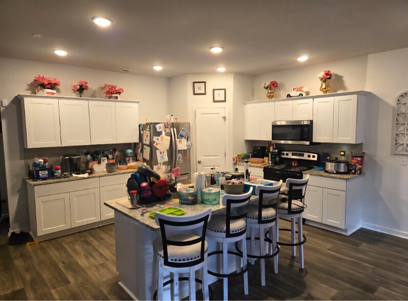 Building Photo - 3014 Posada Ct.