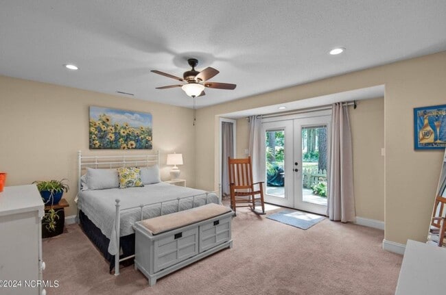 Building Photo - Exquisite One Level Townhome Quarterdeck Townes 2x2 Riverbend