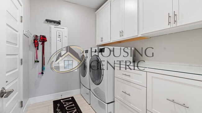 Building Photo - Gorgeous 1-Story Solar Home in Highly Pres...