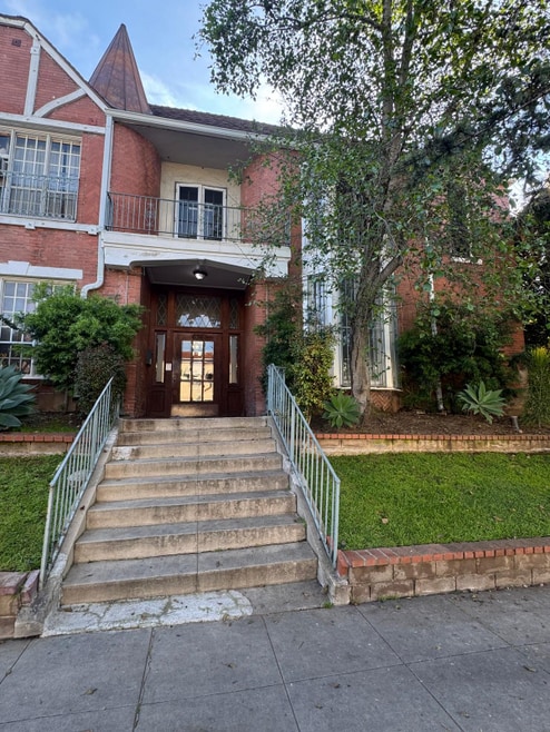 Building Photo - 636 N Plymouth Blvd