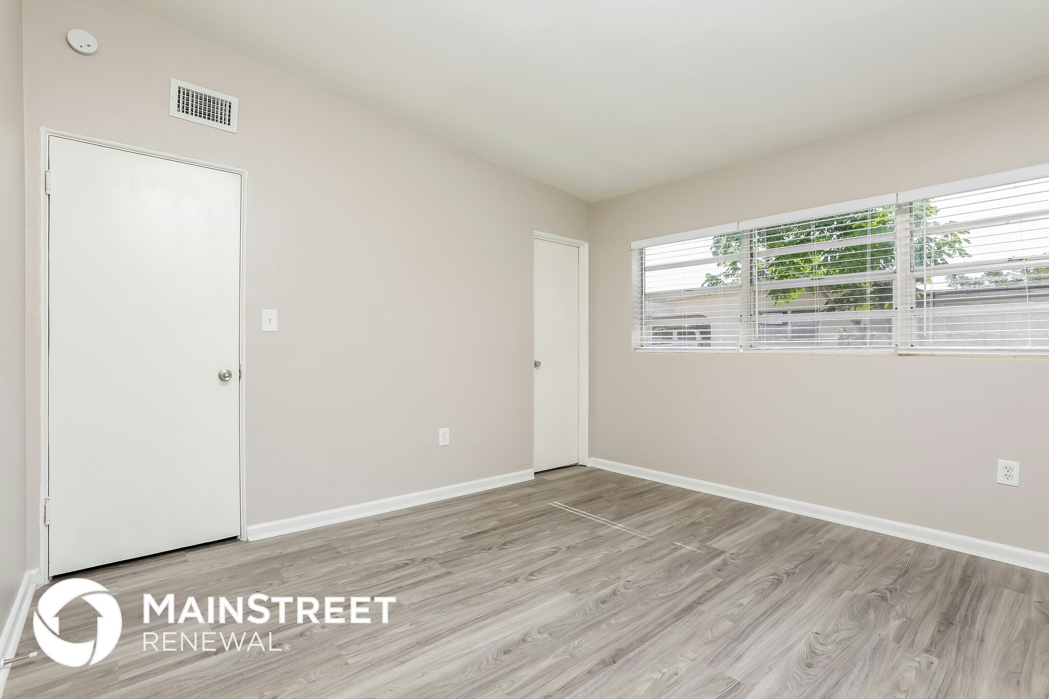 Building Photo - 6136 Bolling Dr