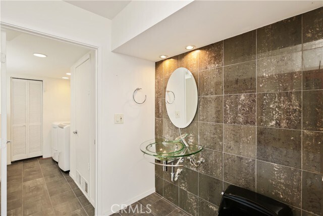 Building Photo - 599 Alta Vista Way