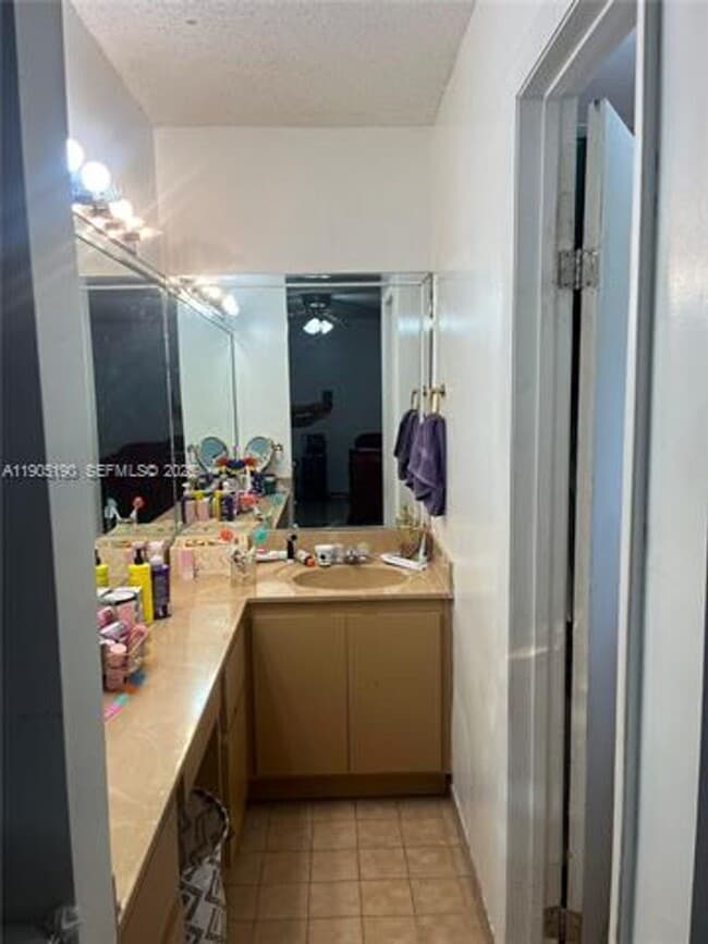 Building Photo - 2231 SW 14th St