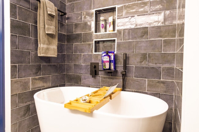 Building Photo - 431 Leboeuf St