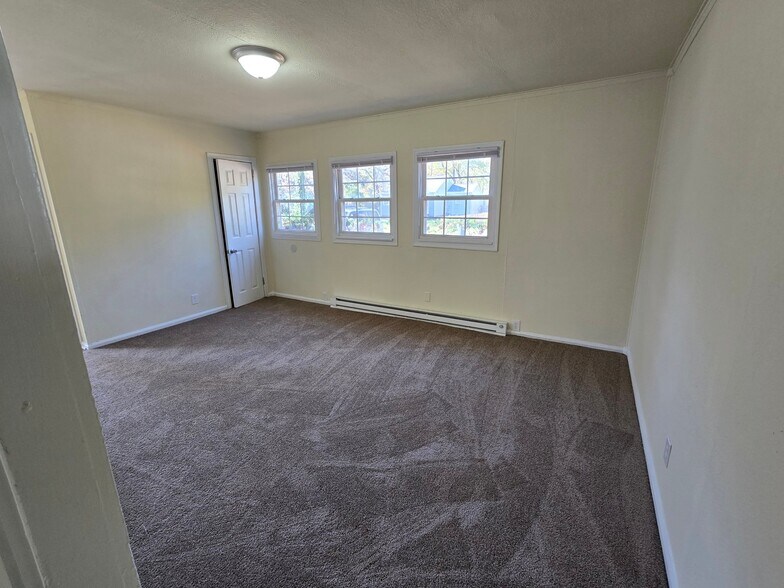 Building Photo - 1025 Bradley Ln