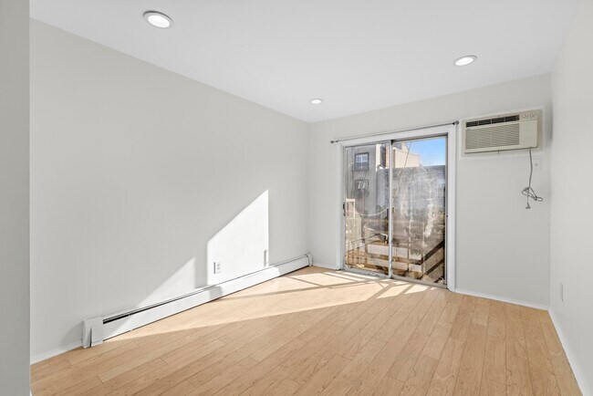 Building Photo - 95A Ferry St