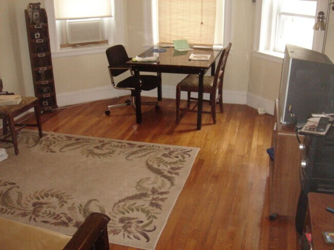 Building Photo - No FE Great Brookline Alternative near C line, NO FEE Heat Inc Students ok New Stainless Steek ki...