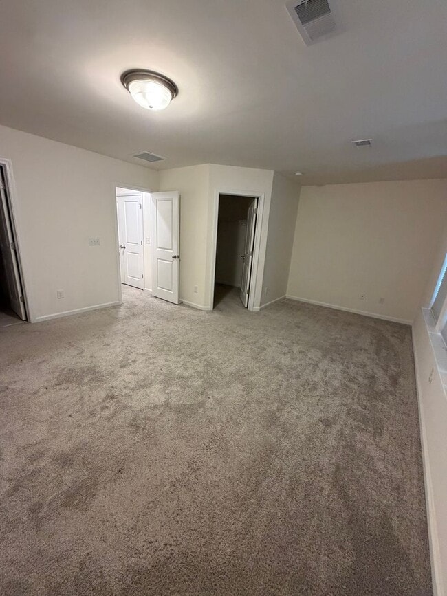 Building Photo - Beautiful 3 Bed / 2.5 Bath Townhome in Foxbank Plantation