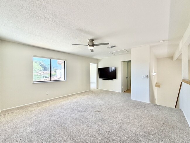 Building Photo - 112 Willow Lake Dr