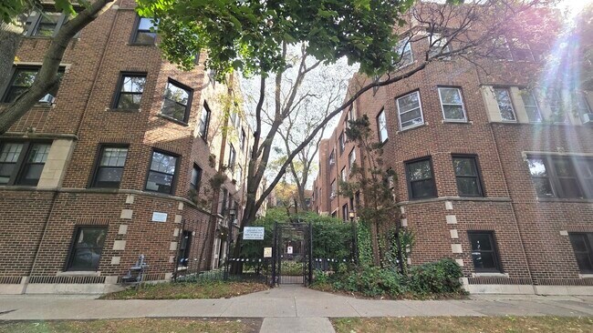 Building Photo - 5457 S Ingleside Ave