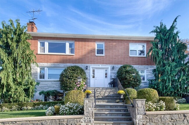 Building Photo - 222 Park Ave