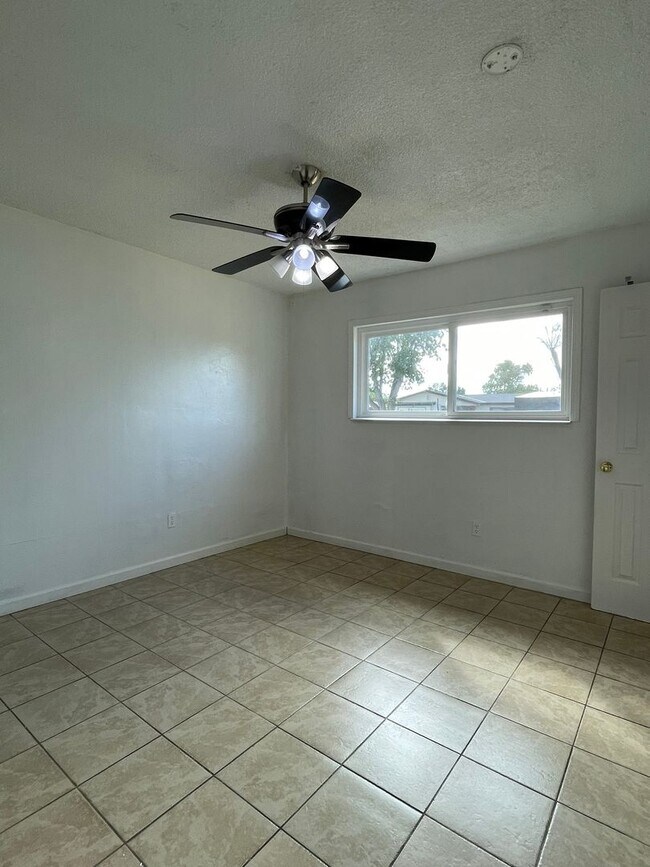 Building Photo - Charming 3-Bedroom, 2-Bath Home – Availabl...