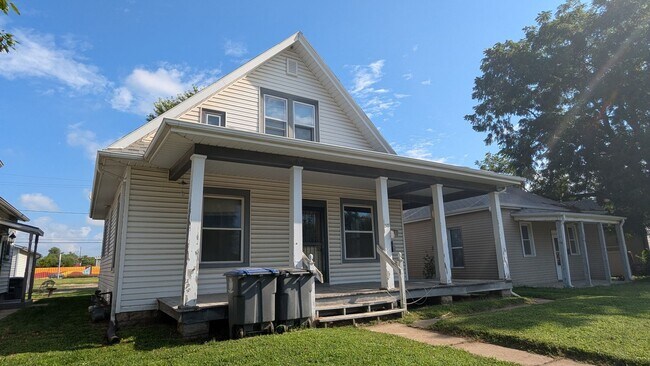Primary Photo - 1518 2nd Ave